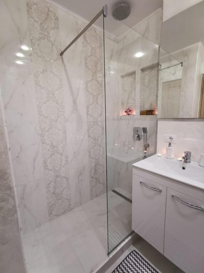 Apartament Gold Luxury Daire Tîrgu Ocna Dış mekan fotoğraf